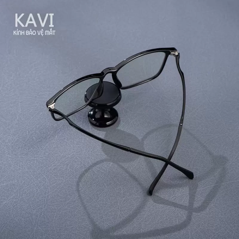 Top 10 Kính Đổi Màu Nam Bán Chạy Nhất Của KAVI 15 kavi s9 kinh chong anh sang xanh doi mau di nang 171