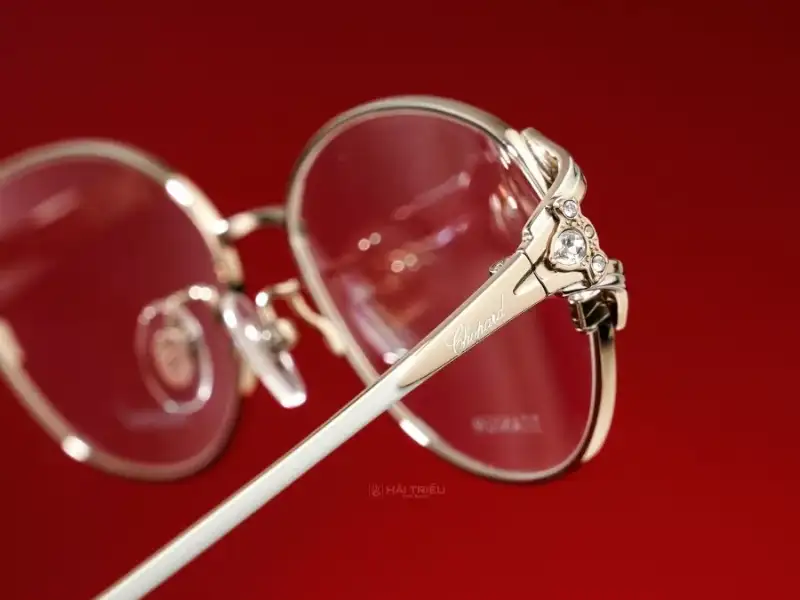 Kinh Bayonetta phong cach cyberpunk