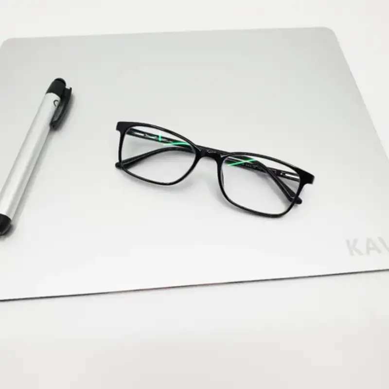 Kính Dẻo Chống Ánh Sáng Xanh: Bảo Vệ Mắt Toàn Diện Trong Thời Đại Số 21 KV030 den