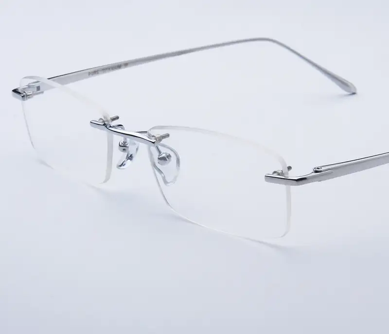 kinh kavi a11 gong titan chong anh sang xanh mau bac