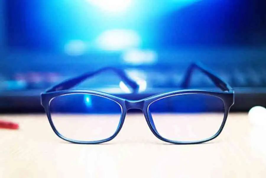 Kính Chống Tia Xanh: Bảo Vệ Mắt Toàn Diện Trong Thời Đại Công Nghệ Số 12 kinh bao ve mat khi ngoi may tinh