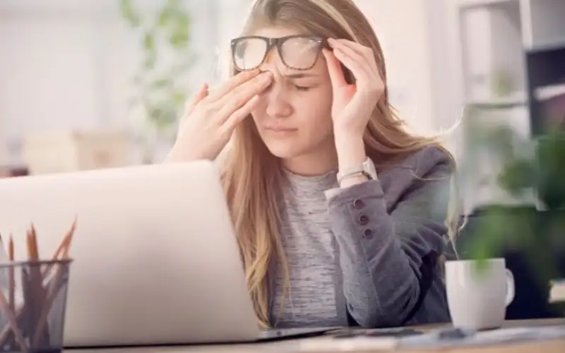 Kính Cho Freelancer: 5 Bí Quyết Chọn Kính Bảo Vệ Mắt, Tăng Năng Suất 4 kinh cho freelancer 1