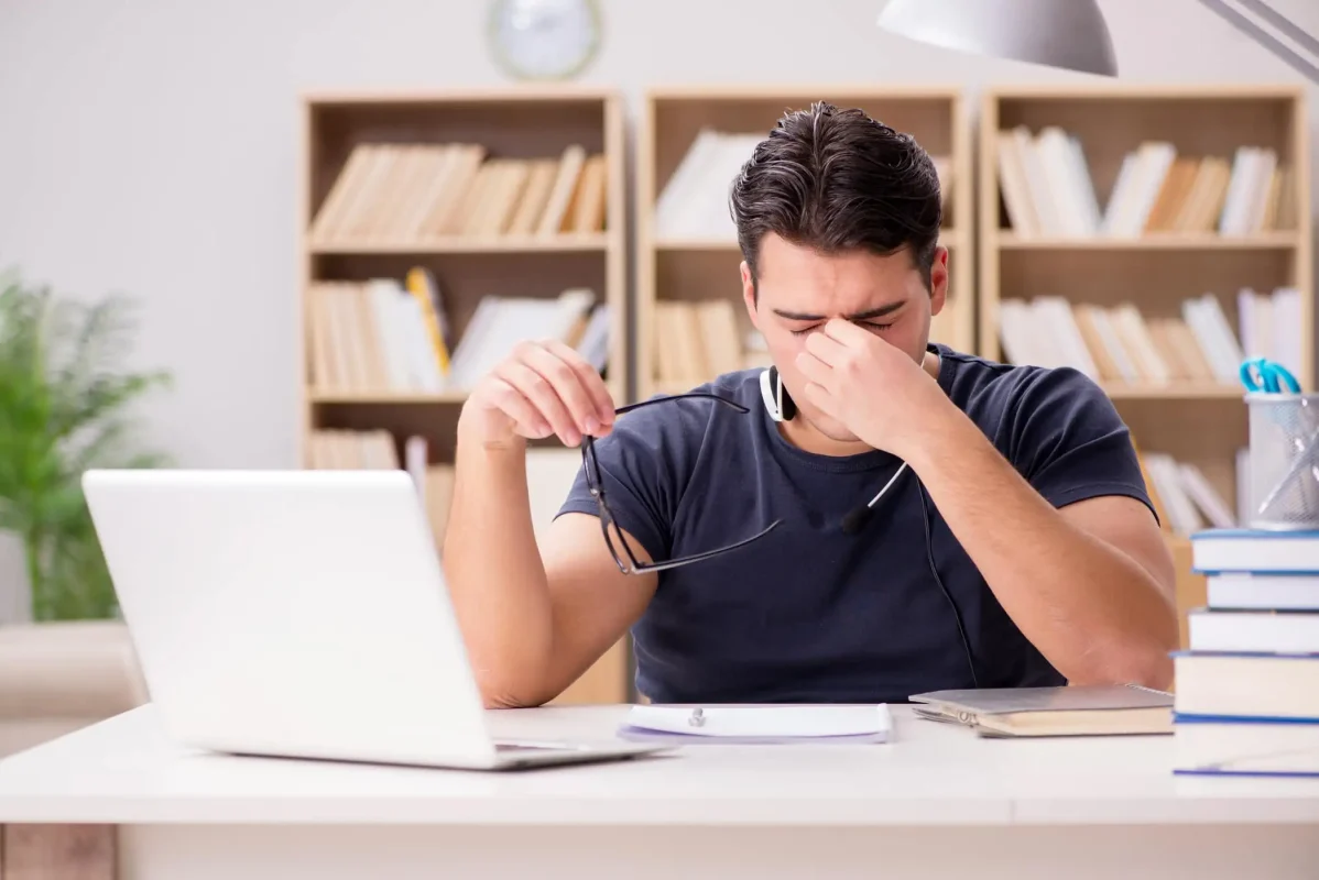 Kính Chống Tia Xanh: Bảo Vệ Mắt Toàn Diện Trong Thời Đại Công Nghệ Số 9 tac hai cua thiet bi dien tu