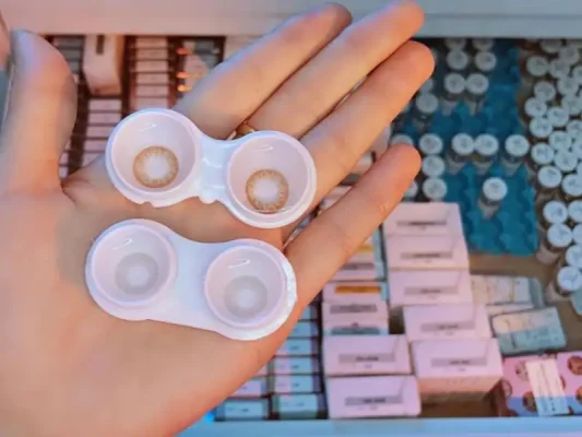 Ưu Nhược Điểm Của Kính Áp Tròng: Cẩm Nang Toàn Diện 11 Uu nhuoc diem kinh ap trong 12