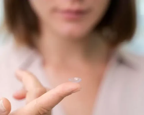 Ưu Nhược Điểm Của Kính Áp Tròng: Cẩm Nang Toàn Diện 4 Uu nhuoc diem kinh ap trong 3