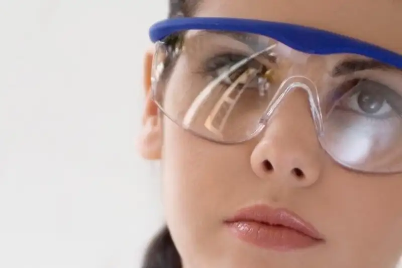 Tác Hại Của Bụi Bẩn Đến Mắt: Nhận Biết, Phòng Tránh & Bảo Vệ Toàn Diện 15 tac hai cua bui min 7