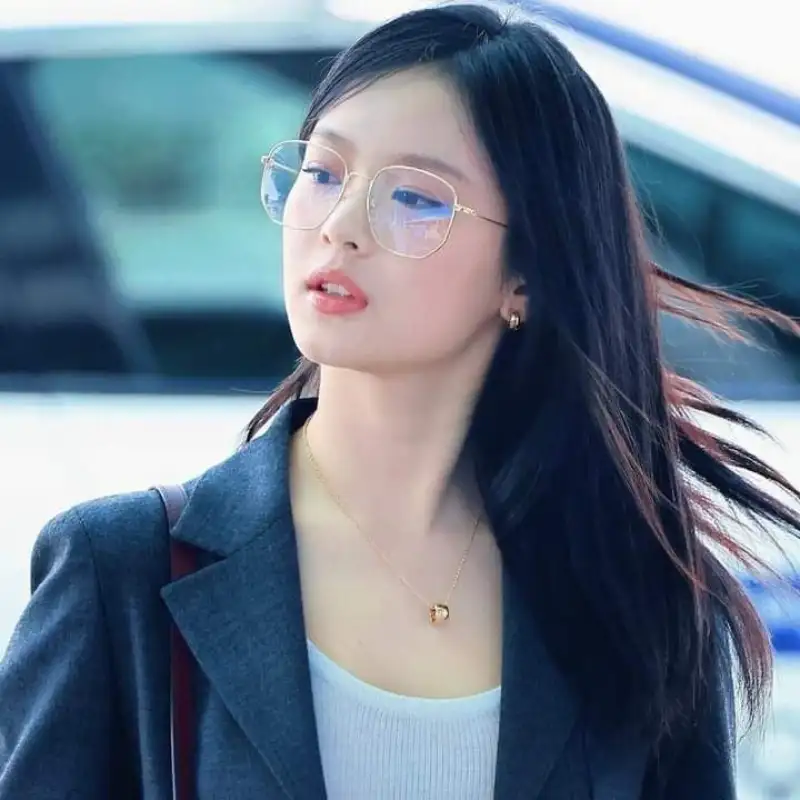 Kinh gong trong suot 15