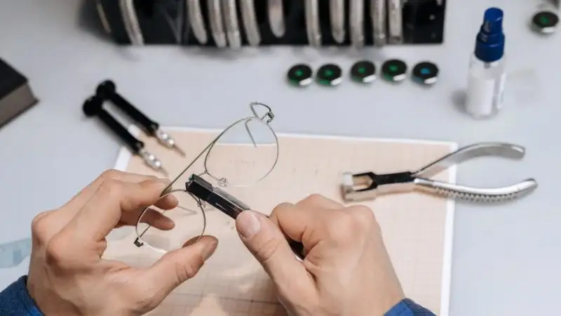 Sửa Chữa Gọng Kính Tại Nhà & Chuyên Nghiệp: Hướng Dẫn Chi Tiết A-Z 10 Sua chua gong kinh tai nha 10