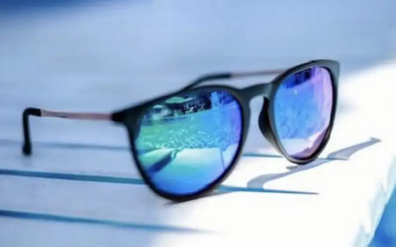 Kính Râm Phân Cực Là Gì? Giải Mã Công Nghệ Chống Chói 2 Tu van kinh mat cho nguoi gia 19