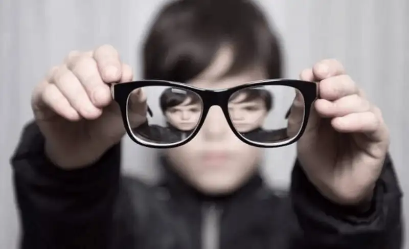 cach chon kinh can voi khuc xa cao 10