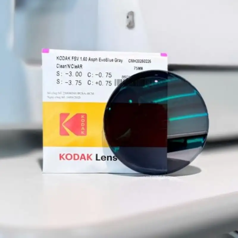 So Sánh Tròng Kính KAVI, Essilor Và Kodak: Đâu Là Tròng Kính Đổi Màu Chống Ánh Sáng Xanh Phù Hợp Với Bạn? 8 So sanh trong kinh chong anh sang xanh kavi essilor kodak 1