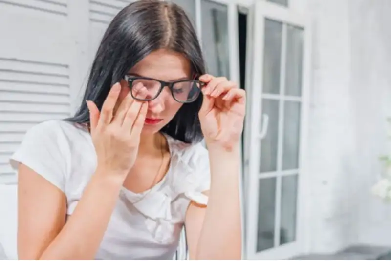 Tròng kính chống mỏi mắt cho người dùng máy tính loại nào tốt nhất hiện nay 1 trong kinh cho nguoi dung may tinh 12