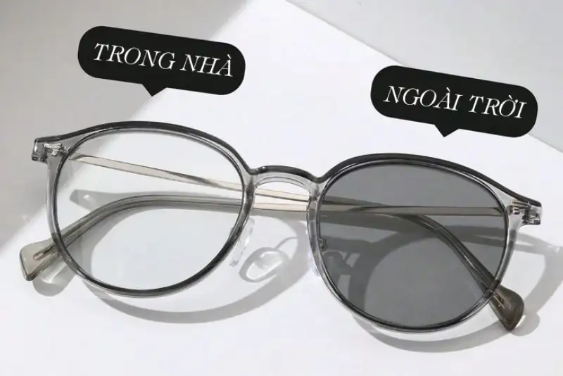 Tròng Kính Đổi Màu Chống Chói Ban Ngày: Loại Nào Đổi Màu Nhanh Nhất Và Bền Nhất? 2 trong kinh doi mau chong choi ban ngay doi mau nhanh nhat ben nhat